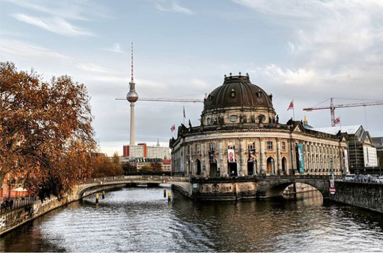 Another week, another city #berlin #germany🇩🇪 @oana_jinga