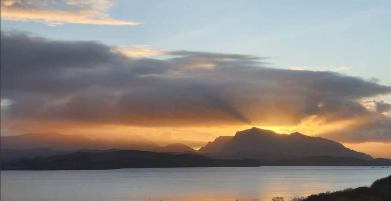 Sunrise. Loch Ewe. No filter. #scottishhighlands #highlands #mountains #lochs
@kevoruck on Instagram