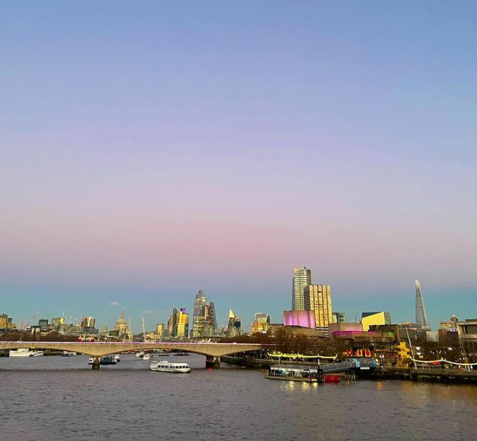 It’s definitely getting lighter in the evenings… @sparklypinchy on Instagram